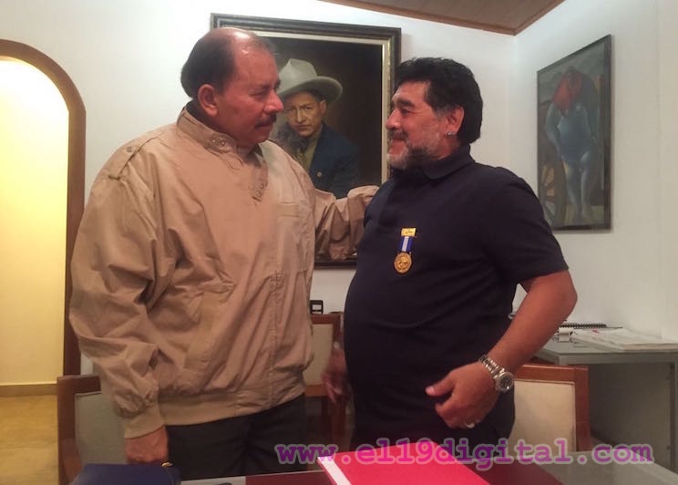 Presidente Daniel Ortega impone Orden Augusto C. Sandino a Diego Armando Maradona